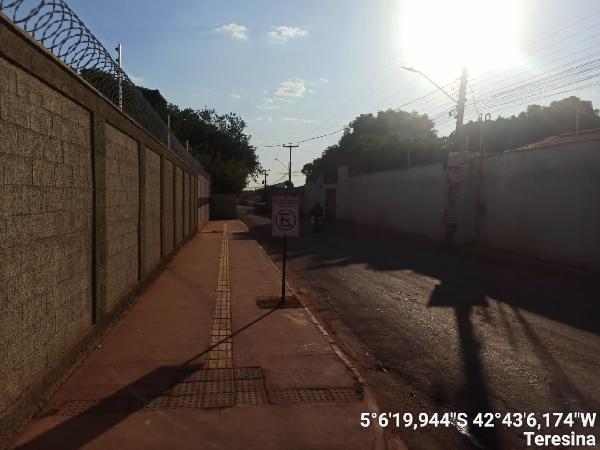 Vende-se em Teresina-PI  apto, 74.81 de área total, 45.45 de área privativa,  2_qto(s), a.serv, WC, 1_sala(s), cozinha, 1_vaga(s) de garagem.