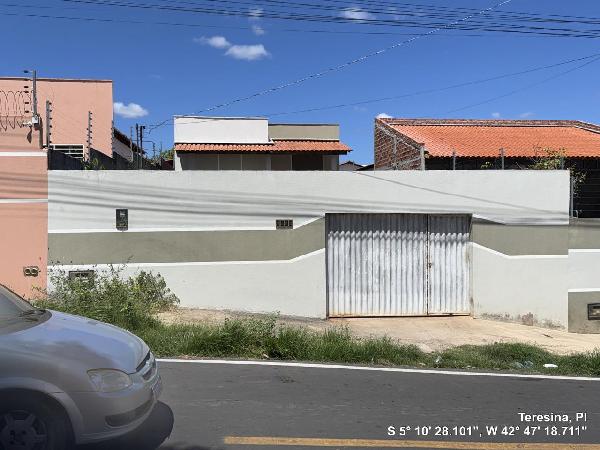 Vende-se em Teresina-PI  Casa, 86.80 de área total, 86.80 de área privativa, 300.00 de área do terreno,  3_qto(s), a.serv, WC, 1_sala(s), cozinha, 1_vaga(s) de garagem.