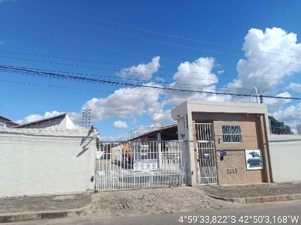 Vende-se em Teresina-PI  Casa, 60.86 de área total, 60.86 de área privativa, 83.57 de área do terreno,  2_qto(s), a.serv, WC, 1_sala(s), cozinha, Terraco, 1_vaga(s) de garagem.