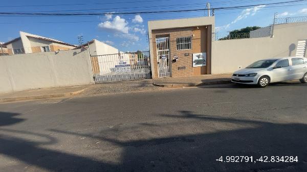 Vende-se em Teresina-PI  Casa, 60.86 de área total, 60.86 de área privativa, 113.74 de área do terreno,  2_qto(s), a.serv, WC, 1_sala(s), cozinha, 1_vaga(s) de garagem.