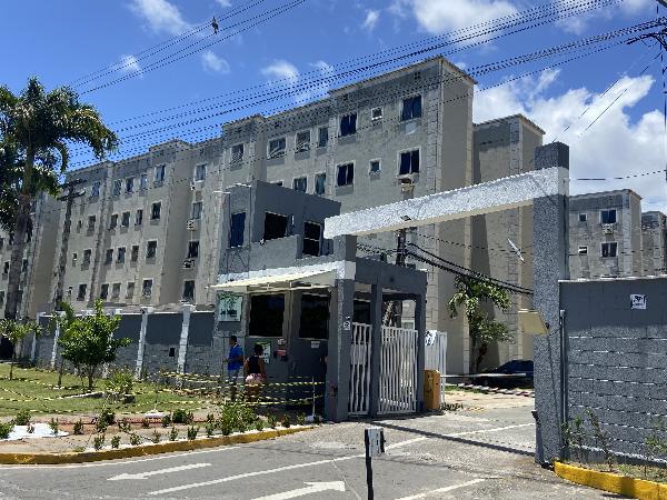 Vende-se em Lauro De Freitas-BA  apto, 61.89 de área total, 44.61 de área privativa,  2_qto(s), a.serv, WC, 1_sala(s), cozinha, 1_vaga(s) de garagem.