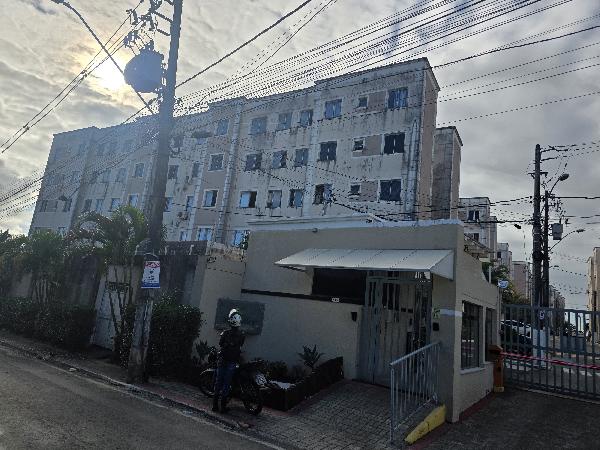 Vende-se em Lauro De Freitas-BA  apto, 52.22 de área total, 43.36 de área privativa,  2_qto(s), a.serv, WC, 1_sala(s), cozinha, 1_vaga(s) de garagem.