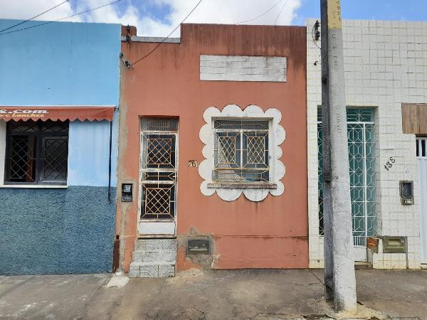 Vende-se em Paripiranga-BA  Casa, 66.83 de área privativa, 256.80 de área do terreno,  2_qto(s), WC, 2_sala(s), cozinha.
