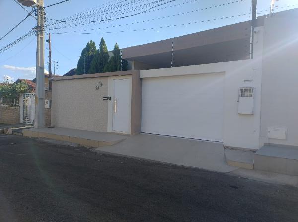 Vende-se em Paulo Afonso-BA  Casa, 166.15 de área total, 83.50 de área privativa, 201.23 de área do terreno,  3_qto(s), varanda, a.serv, WC, 1_sala(s), cozinha, 1_vaga(s) de garagem.