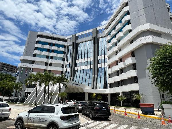 Vende-se em Maceio-AL  apto, 209.59 de área privativa,  3_qto(s), WC, 2_sala(s), sacada, cozinha, Terraco.