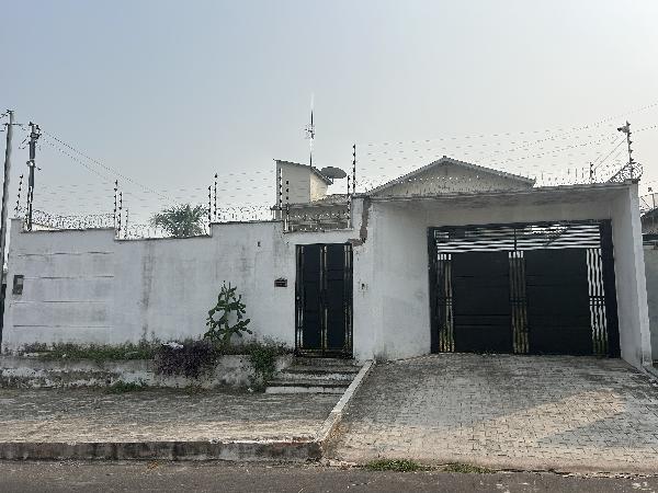 Vende-se em Cruzeiro Do Sul-AC  Casa, 98.60 de área privativa, 300.00 de área do terreno.