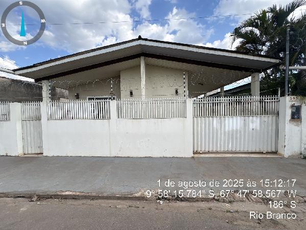 Vende-se em Rio Branco-AC  Casa, 140.78 de área total, 233.18 de área privativa, 300.00 de área do terreno,  3_qto(s), a.serv, WC, 1_sala(s), cozinha.