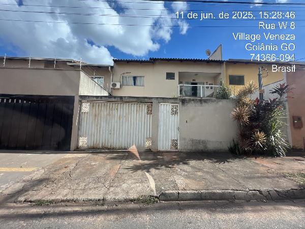 Vende-se em Goiania-GO  Casa, 148.98 de área total, 148.98 de área privativa, 226.06 de área do terreno,  3_qto(s), a.serv, WC, 2_sala(s), 1 lavabo(s), cozinha, 2_vaga(s) de garagem.