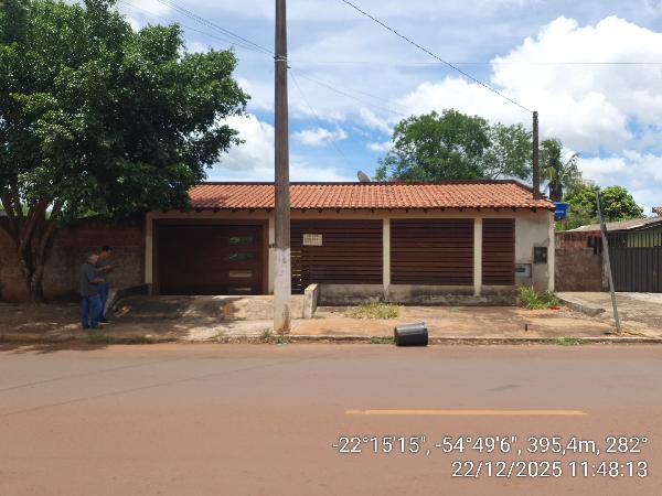 Vende-se em Dourados-MS  Casa, 110.00 de área total, 110.00 de área privativa, 360.00 de área do terreno,  3_qto(s), a.serv, WC, 1_sala(s), cozinha.