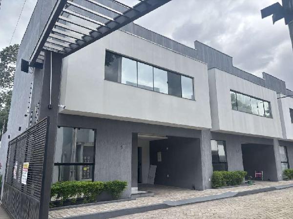 Vende-se em Ananindeua-PA  Casa, 162.30 de área total, 99.67 de área privativa, 120.39 de área do terreno,  3_qto(s), a.serv, WC, 1_sala(s), 1 lavabo(s), cozinha, 1_vaga(s) de garagem.