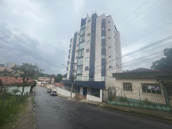 Vende-se em Barbacena-MG  apto, 298.73 de área total, 261.36 de área privativa,  3_qto(s), a.serv, WC, 2_sala(s), 1 lavabo(s), cozinha, Terraco, 3_vaga(s) de garagem.