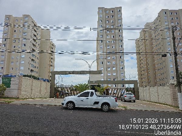 Vende-se em Uberlandia-MG  apto, 77.72 de área total, 41.71 de área privativa,  2_qto(s), a.serv, WC, 1_sala(s), cozinha, 1_vaga(s) de garagem.