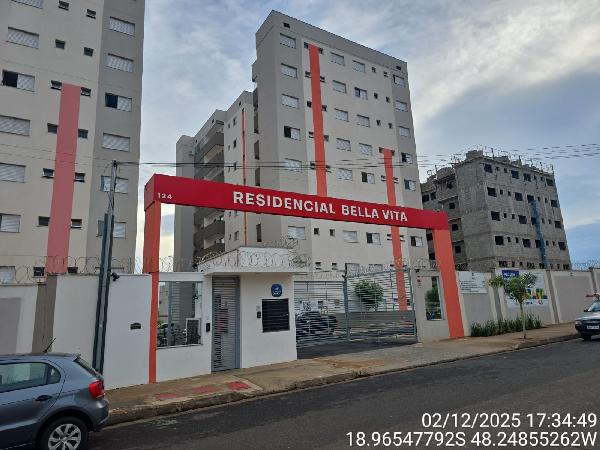 Vende-se em Uberlandia-MG  apto, 72.02 de área total, 60.98 de área privativa,  2_qto(s), WC, 1_sala(s), cozinha, 1_vaga(s) de garagem.
