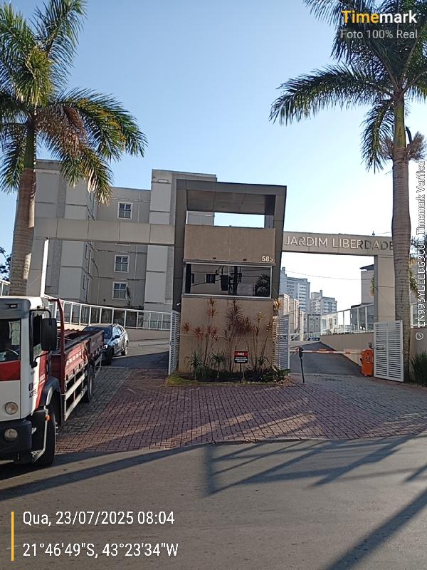 Vende-se em Juiz De Fora-MG  apto, 81.21 de área total, 45.00 de área privativa,  2_qto(s), WC, 1_sala(s), cozinha, 1_vaga(s) de garagem.