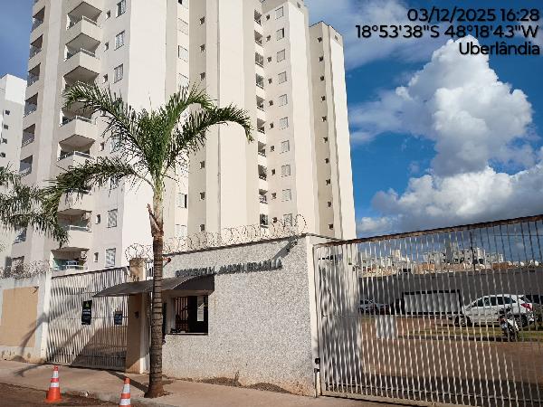 Vende-se em Uberlandia-MG  apto, 75.49 de área total, 55.41 de área privativa,  2_qto(s), WC, 1_sala(s), cozinha, 1_vaga(s) de garagem.