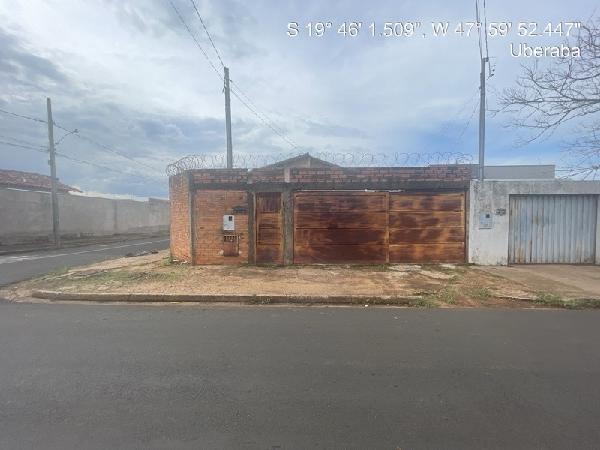 Vende-se em Uberaba-MG  Casa, 46.18 de área total, 46.18 de área privativa, 248.44 de área do terreno,  1_qto(s), a.serv, WC, 1_sala(s), cozinha.