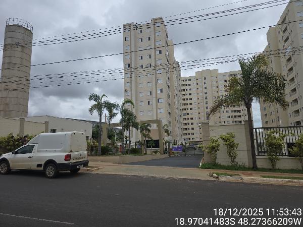 Vende-se em Uberlandia-MG  apto, 78.60 de área total, 44.13 de área privativa,  2_qto(s), WC, 1_sala(s), cozinha, 1_vaga(s) de garagem.