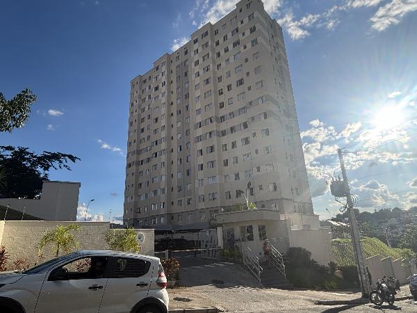 Vende-se em Belo Horizonte-MG  apto, 79.80 de área total, 44.45 de área privativa,  2_qto(s), WC, 1_sala(s), cozinha, 1_vaga(s) de garagem.