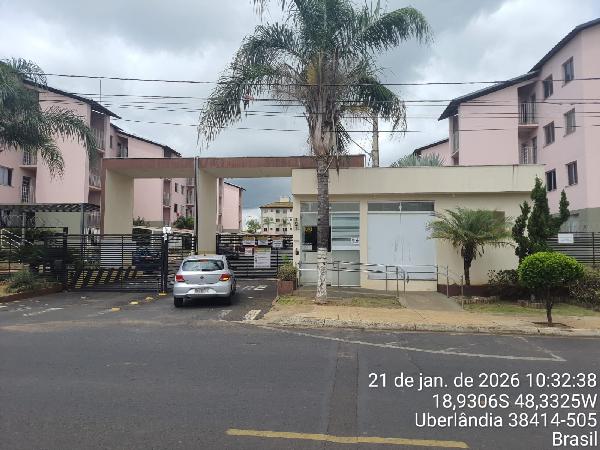 Vende-se em Uberlandia-MG  apto, 64.45 de área total, 44.14 de área privativa,  2_qto(s), WC, 1_sala(s), cozinha, 1_vaga(s) de garagem.