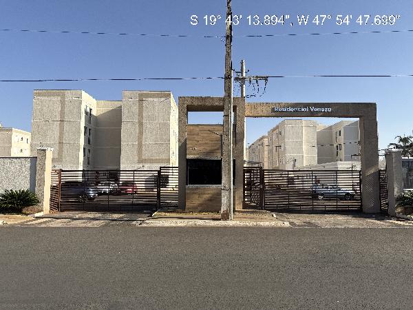 Vende-se em Uberaba-MG  apto, 78.07 de área total, 39.30 de área privativa,  2_qto(s), a.serv, WC, 1_sala(s), cozinha, 1_vaga(s) de garagem.