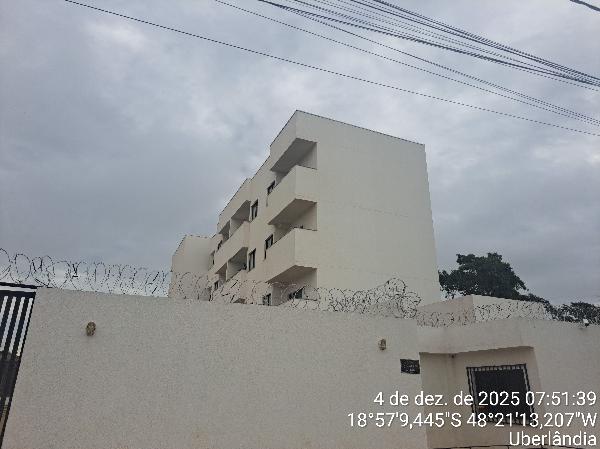 Vende-se em Uberlandia-MG  apto, 69.25 de área total, 45.83 de área privativa,  2_qto(s), a.serv, WC, 1_sala(s), cozinha.