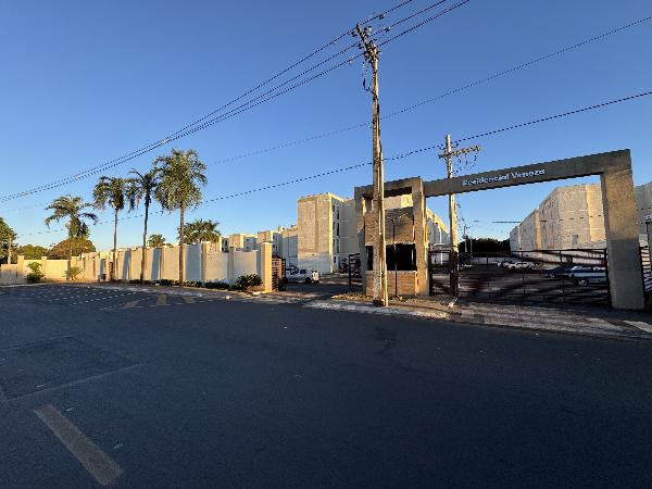 Vende-se em Uberaba-MG  apto, 78.07 de área total, 39.30 de área privativa,  2_qto(s), a.serv, WC, 1_sala(s), cozinha.