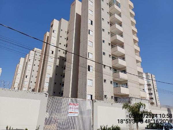 Vende-se em Uberlandia-MG  apto, 71.29 de área total, 51.91 de área privativa,  2_qto(s), WC, 1_vaga(s) de garagem.