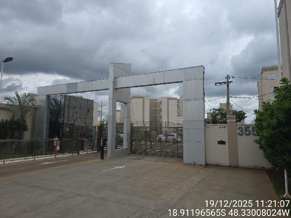 Vende-se em Uberlandia-MG  apto, 45.93 de área total, 39.30 de área privativa,  2_qto(s), varanda, WC, 1_sala(s), cozinha, 1_vaga(s) de garagem.