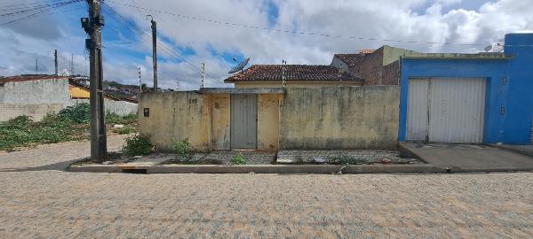 Vende-se em Arapiraca-AL  Casa, 101.95 de área total, 101.95 de área privativa, 225.00 de área do terreno,  3_qto(s), a.serv, WC, 1_sala(s), cozinha, 1_vaga(s) de garagem.