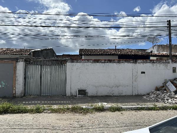 Vende-se em Maceio-AL  Casa, 60.84 de área total, 60.84 de área privativa, 200.00 de área do terreno,  3_qto(s), WC, 1_sala(s), cozinha, 1_vaga(s) de garagem.