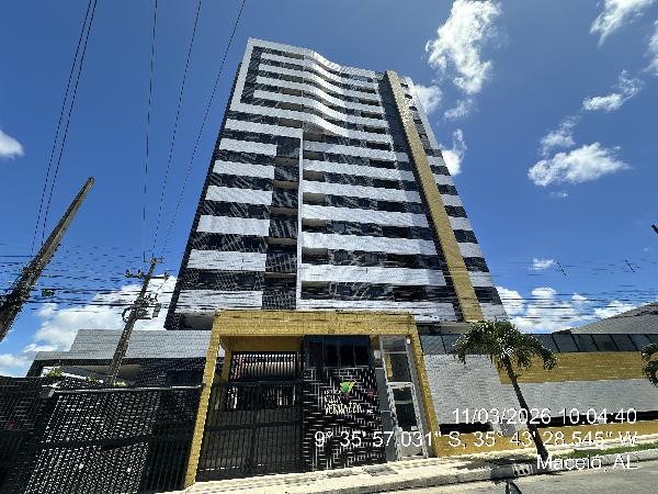Vende-se em Maceio-AL  apto, 103.89 de área total, 70.91 de área privativa,  3_qto(s), varanda, a.serv, WC, WC Emp, 1_sala(s), cozinha, 2_vaga(s) de garagem.