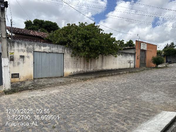 Vende-se em Arapiraca-AL  Casa, 249.73 de área total, 80.30 de área privativa, 319.73 de área do terreno,  3_qto(s), a.serv, WC, 1_sala(s), cozinha, 1_vaga(s) de garagem.