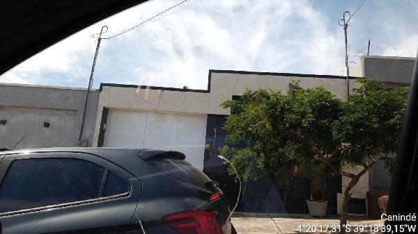 Vende-se em Caninde-CE  Casa, 88.45 de área total, 88.45 de área privativa, 156.66 de área do terreno,  2_qto(s), a.serv, WC, 1_sala(s), cozinha.