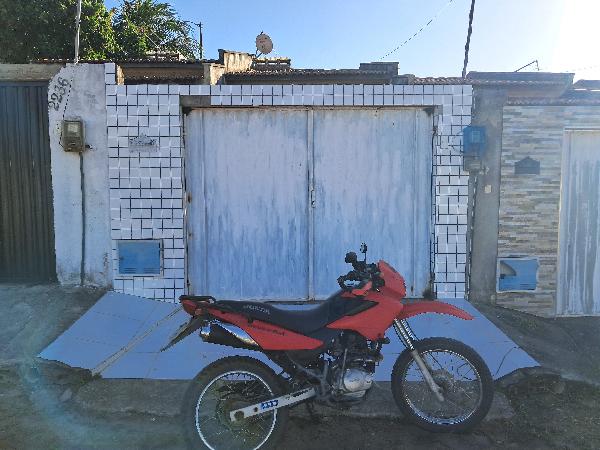 Vende-se em Cascavel-CE  Casa, 72.35 de área total, 72.35 de área privativa, 135.57 de área do terreno,  2_qto(s), a.serv, WC, 1_sala(s), cozinha.