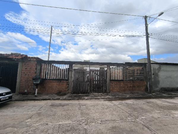 Vende-se em Santa Barbara Do Para-PA  Casa, 69.88 de área total, 69.88 de área privativa, 200.00 de área do terreno,  2_qto(s), WC, 1_sala(s), cozinha.