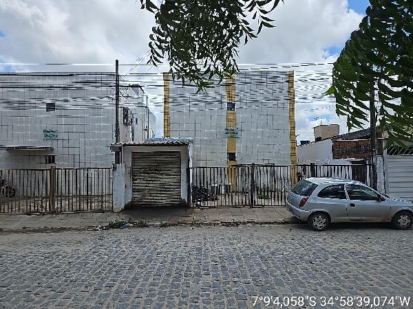 Vende-se em Santa Rita-PB  apto, 60.05 de área total, 45.75 de área privativa,  2_qto(s), a.serv, WC, 1_sala(s), cozinha, 1_vaga(s) de garagem.