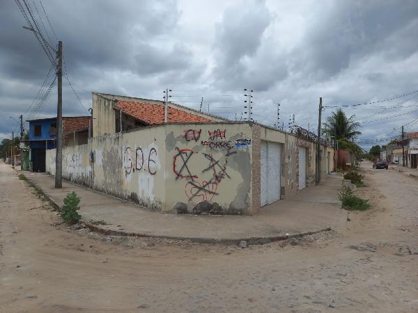 Vende-se em Horizonte-CE  Casa, 90.00 de área privativa, 178.20 de área do terreno,  2_qto(s), WC, 1_sala(s), cozinha, Terraco, 2_vaga(s) de garagem.