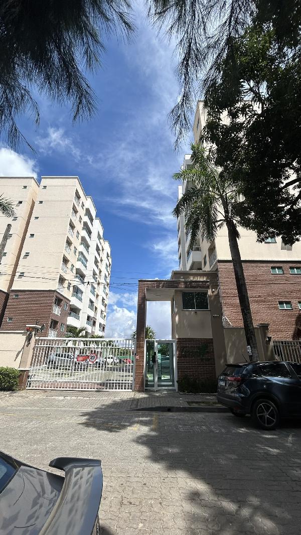 Vende-se em Fortaleza-CE  apto, 153.10 de área total, 108.20 de área privativa,  3_qto(s), a.serv, WC, 2_sala(s), 1 lavabo(s), cozinha, Terraco, 2_vaga(s) de garagem.