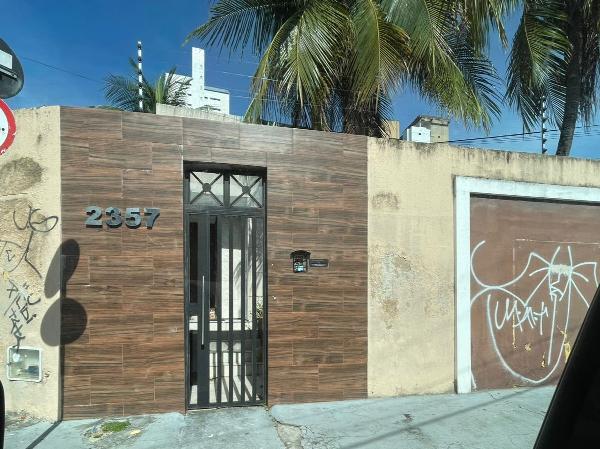 Vende-se em Fortaleza-CE  Casa, 133.50 de área total, 133.50 de área privativa, 246.40 de área do terreno.