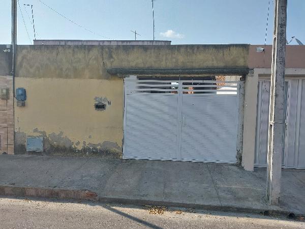 Vende-se em Horizonte-CE  Casa, 53.14 de área privativa, 141.00 de área do terreno,  2_qto(s), WC, 1_sala(s), cozinha, Terraco, 1_vaga(s) de garagem.