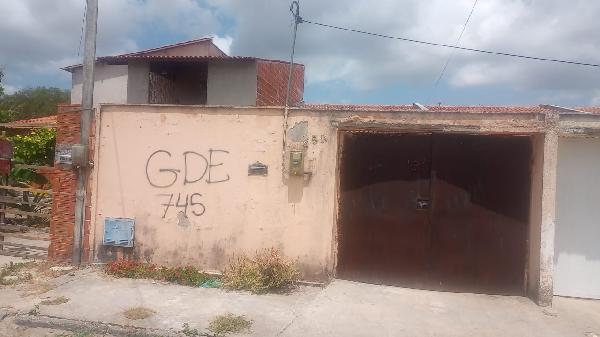 Vende-se em Horizonte-CE  Casa, 69.97 de área total, 69.97 de área privativa, 792.00 de área do terreno,  2_qto(s), WC, 1_sala(s), cozinha.
