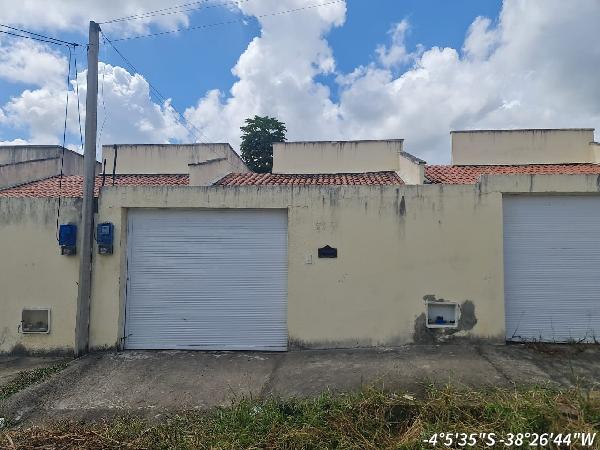 Vende-se em Horizonte-CE  Casa, 170.30 de área total, 60.70 de área privativa, 231.00 de área do terreno,  2_qto(s), WC, 1_sala(s), cozinha, 1_vaga(s) de garagem.