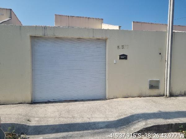 Vende-se em Horizonte-CE  Casa, 60.70 de área total, 60.70 de área privativa, 455.57 de área do terreno,  2_qto(s), a.serv, WC, 1_sala(s), cozinha, 1_vaga(s) de garagem.
