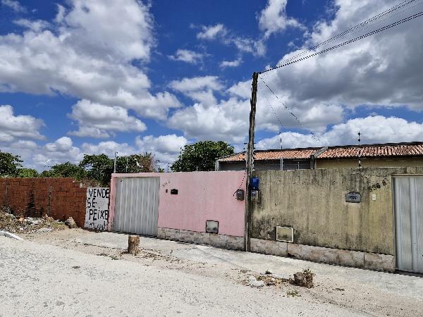 Vende-se em Horizonte-CE  Casa, 75.98 de área privativa, 396.00 de área do terreno,  2_qto(s), WC, 1_sala(s), cozinha, 1_vaga(s) de garagem.