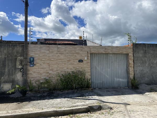 Vende-se em Horizonte-CE  Casa, 68.05 de área privativa, 150.00 de área do terreno.