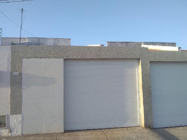 Vende-se em Horizonte-CE  Casa, 81.47 de área privativa, 2100.00 de área do terreno,  2_qto(s), WC, 1_sala(s), cozinha, 1_vaga(s) de garagem.