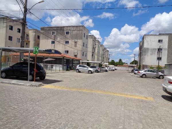 Vende-se em Feira De Santana-BA  apto, 61.91 de área total, 44.39 de área privativa,  2_qto(s), a.serv, WC, 1_sala(s), cozinha.