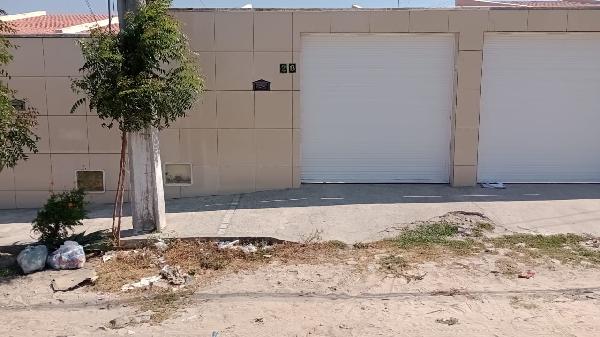 Vende-se em Pacajus-CE  Casa, 61.51 de área total, 61.51 de área privativa, 125.00 de área do terreno,  2_qto(s), a.serv, WC, 1_sala(s), cozinha, 1_vaga(s) de garagem.