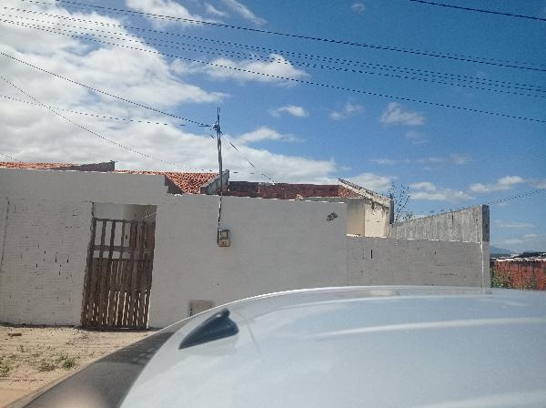 Vende-se em Pacajus-CE  Casa, 85.86 de área privativa, 150.00 de área do terreno,  2_qto(s), WC, 1_sala(s), cozinha, 1_vaga(s) de garagem.