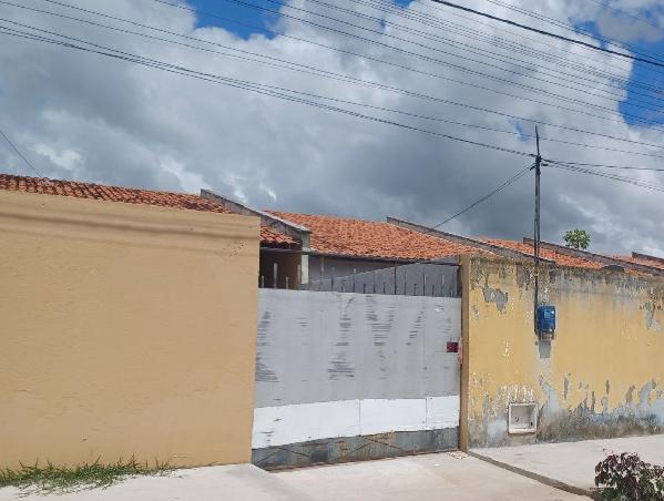 Vende-se em Pacajus-CE  Casa, 85.86 de área total, 85.86 de área privativa, 150.00 de área do terreno,  2_qto(s), a.serv, WC, 1_sala(s), cozinha, Terraco.